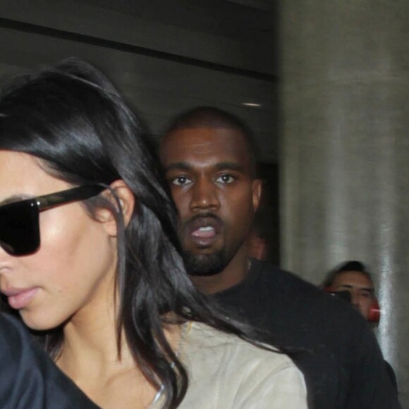 Kim Kardashian et Kanye West arrivent à l'aéroport de Los Angeles (LAX), le 14 juin 2016.