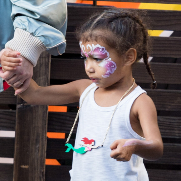 Kim Kardashian et sa soeur Kourtney Kardashian ont emmené leurs enfants North West, Mason Disick, Reign Disick et Penelope Disick à un anniversaire à Studio City, le 14 mai 2016