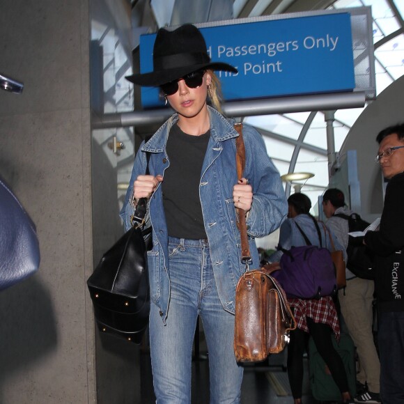 Amber Heard arrive à l'aéroport Lax de Los Angeles le 6 mai 2016.