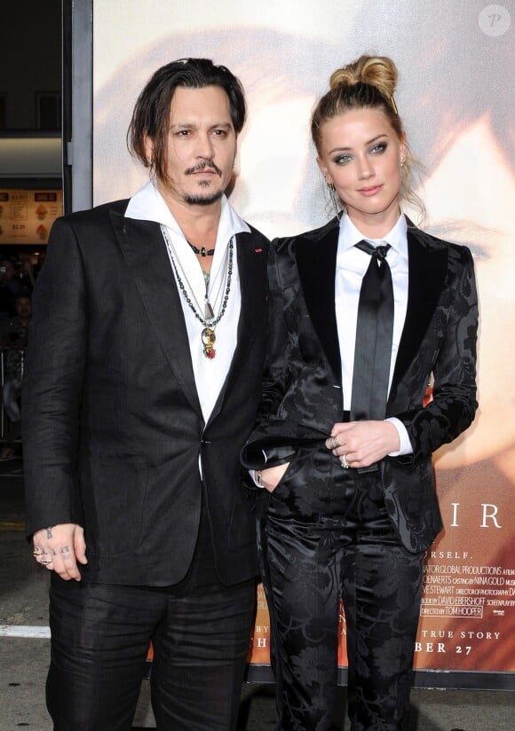 Johnny Depp et sa femme Amber Heard à la Première de "The Danish Girl" au Théatre Westwood Village à Los Angeles le 21 novemnre 2015. © CPA/Bestimage