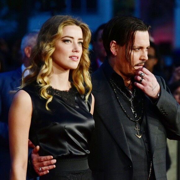 Johnny Depp et sa femme Amber Heard à l'Avant-première du film "Black Mass" lors du Festival BFI à Londres, le 11 octobre 2015.