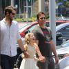 Peter Facinelli avec sa fille Fiona et le nouveau mari de son ex-femme (Jennie Garth), Dave Abrams, reviennent d'un déjeuner tous ensemble et semblent très bien s'entendre. Los Angeles, le 15 juin 2016.