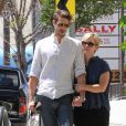 Jennie Garth et son mari David Abrams se rendent dans la boutique Marshall avant d'aller déjeuner à Los Angeles, le 22 avril 2016.