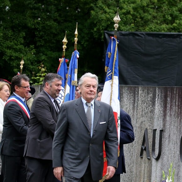 Alain Delon participe aux commémorations du 76e anniversaire de l'Appel du 18 juin prononcé par le Général de Gaulle en 1940 à Colombey-les-deux-Eglises, le 18 Juin 2016. © Dominique Jacovides/Bestimage French