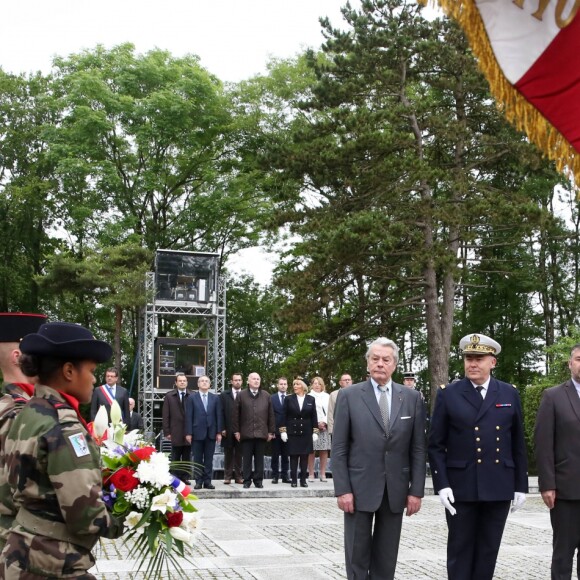 Alain Delon participe aux commémorations du 76e anniversaire de l'Appel du 18 juin prononcé par le Général de Gaulle en 1940 à Colombey-les-deux-Eglises, le 18 Juin 2016. © Dominique Jacovides/Bestimage French