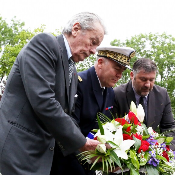 Alain Delon participe aux commémorations du 76e anniversaire de l'Appel du 18 juin prononcé par le Général de Gaulle en 1940 à Colombey-les-deux-Eglises, le 18 Juin 2016. © Dominique Jacovides/Bestimage French