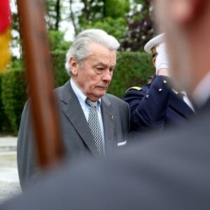 Alain Delon participe aux commémorations du 76e anniversaire de l'Appel du 18 juin prononcé par le Général de Gaulle en 1940 à Colombey-les-deux-Eglises, le 18 Juin 2016. © Dominique Jacovides/Bestimage French