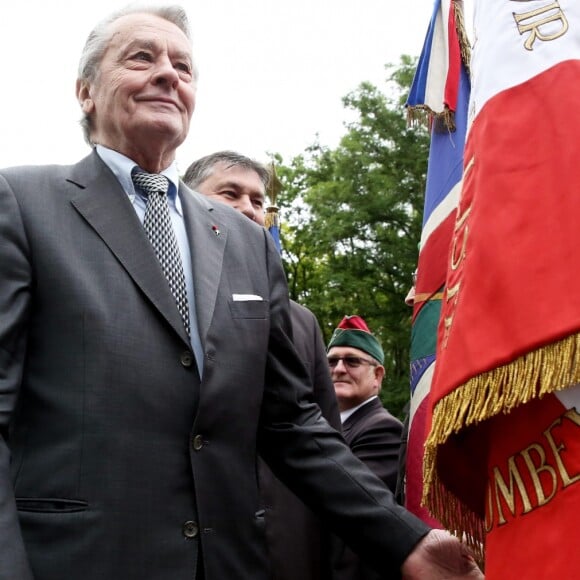 Alain Delon participe aux commémorations du 76e anniversaire de l'Appel du 18 juin prononcé par le Général de Gaulle en 1940 à Colombey-les-deux-Eglises, le 18 Juin 2016. © Dominique Jacovides/Bestimage French