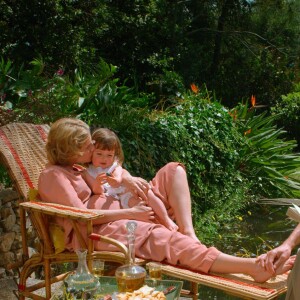 Mélanie avec son mari et son enfant dans Eternité