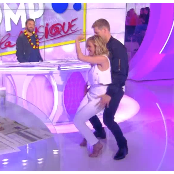 Enora Malagré dévoile un sexy booty shake, Isabelle Morini-Bosc sa culotte - Emission "Touche pas à mon poste" sur D8. Le 22 juin 2016.