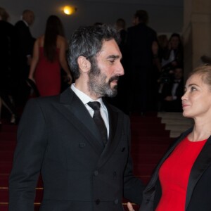 Emmanuelle Béart ( Habillée par Dior) et son compagnon Frédéric Chaudier - Arrivées des personnalités à la 41e cérémonie des César au théatre du Chatelet à Paris le 26 février 2016. © Olivier Borde / Dominique Jacovides / Bestimage