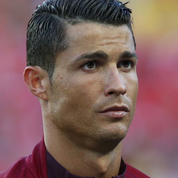 Cristiano Ronaldo avant le coup d'envoi de l'UEFA Euro 2016 de football match Portugal contre l'Autriche au Parc des Princes à Paris, le 18 juin 2016.