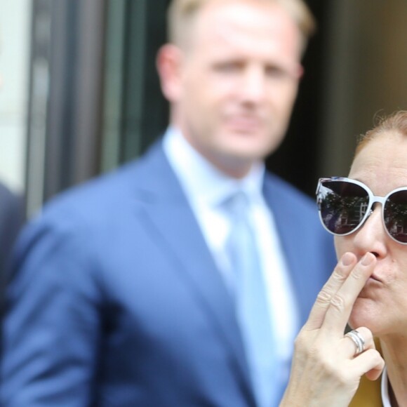 Céline Dion quitte son hôtel à Paris le 21 juin 2016.