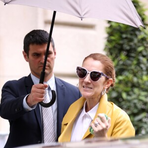 Céline Dion quitte son hôtel à Paris le 21 juin 2016.
