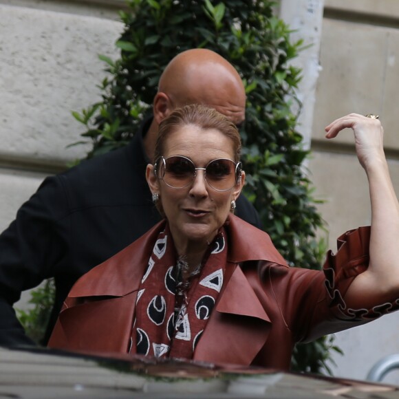 Céline Dion quitte le Royal Monceau pour prendre un jet privé au Bourget pour Anvers où elle doit donner 2 concerts - Paris le 19 juin 2016