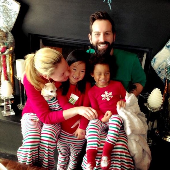 Katherine Heigl entourée de son mari et ses filles, le 25 décembre 2014