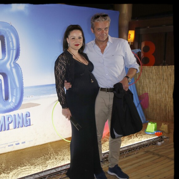 David Brécourt et sa compagne Alexandra Sarramona (enceinte) - Avant-première du film "Camping 3", de Fabien Onteniente, sur les Champs Elysées au cinéma Gaumont Marignan, à Paris, le 23 juin 2016. © Alain Guizard/Bestimage