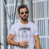 Justin Theroux porte un T-shirt Crime live at San Quentin prison, 1978, à New York le 23 juin 2016.
