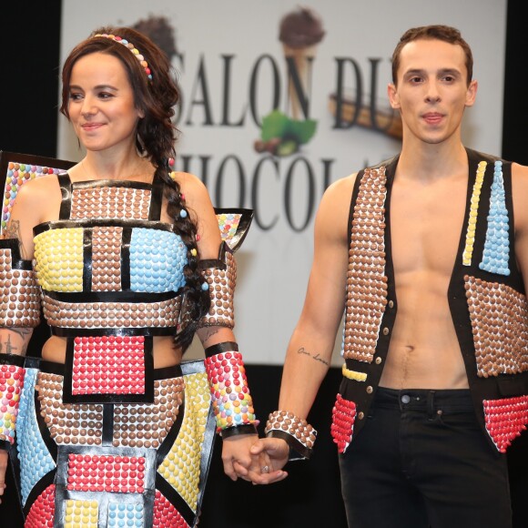 Alizée et son compagnon Grégoire Lyonnet - Défilé du 21ème salon du chocolat à la porte de Versailles à Paris le 27 octobre 2015. © Denis Guignebourg / Bestimage