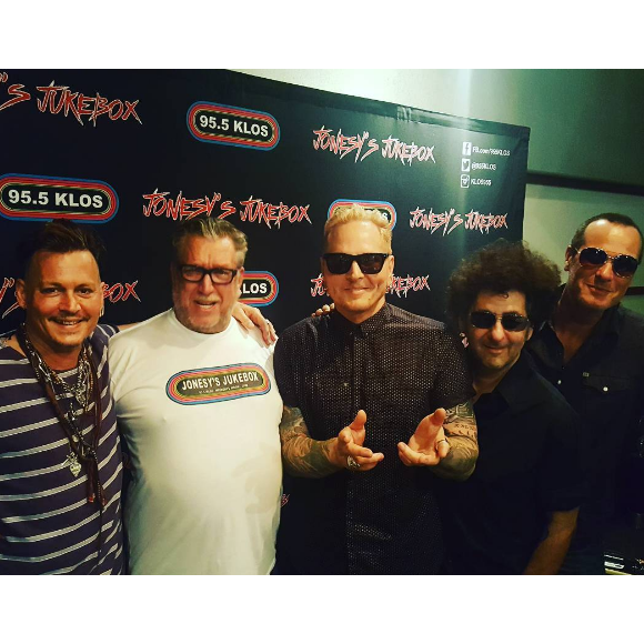 Johnny Depp invité dans l'émission Jonesy's Jukebox de la radio 95.5 KLOS.