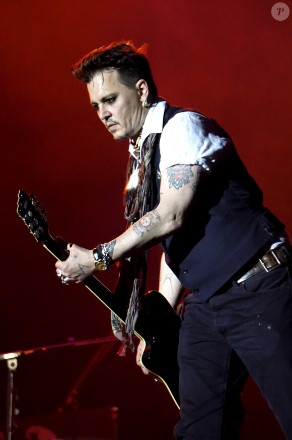 Johnny Depp en concert avec le groupe Hollywood Vampires à Herborn le 29 mai 2016.