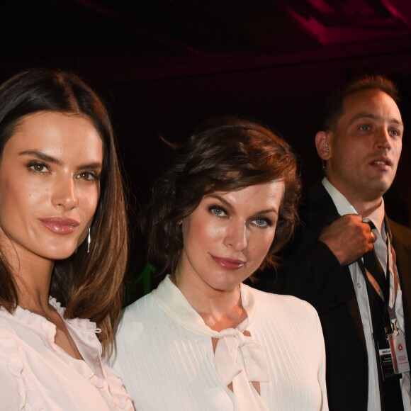 Alessandra Ambrosio et Milla Jovovich - Défilé Marc Cain (collection printemps-été 2017) au City Cube Panorama Bar. Berlin, le 28 juin 2016.