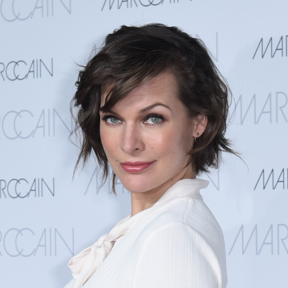 Milla Jovovich - Défilé Marc Cain (collection printemps-été 2017) au City Cube Panorama Bar. Berlin, le 28 juin 2016.