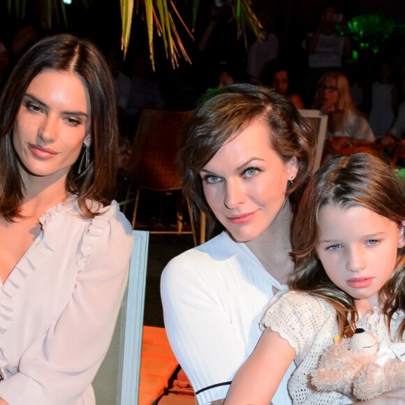 Alessandra Ambrosio, Milla Jovovich et sa fille Ever Gabo Anderson - Défilé Marc Cain (collection printemps-été 2017) au City Cube Panorama Bar. Berlin, le 28 juin 2016.