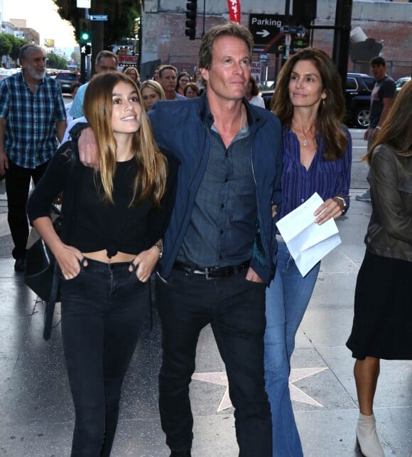 Balade en famille pour Cindy Crawford, son mari Rande Gerber et leur fille Kaia à Los Angeles le 28 juin 2016.