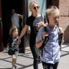 Kate Hudson avec ses fils Ryder et Bingham, quittent le Greenwich Hotel à New York, le 12 juin 2016.
