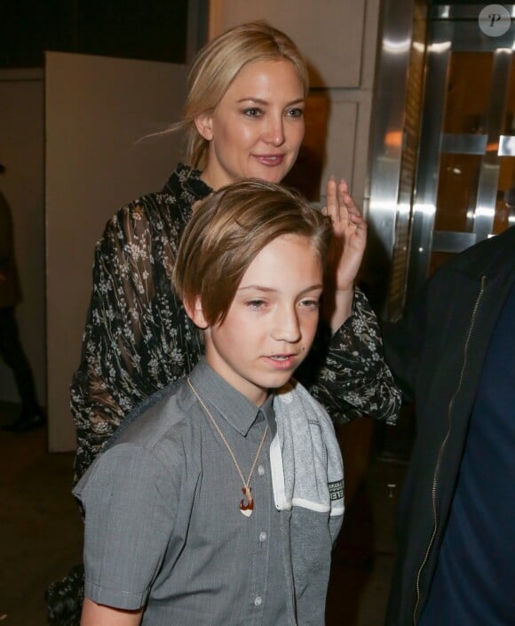Kate Hudson et son fils Ryder sortent du théâtre Richard Rogers à New York, le 10 juin 2016.