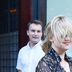 Kate Hudson et son fils Ryder sortent du théâtre Hamilton à Broadway, New York le 9 juin 2016.