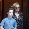 Kate Hudson et son fils Ryder sortent du théâtre Hamilton à Broadway, New York le 9 juin 2016.