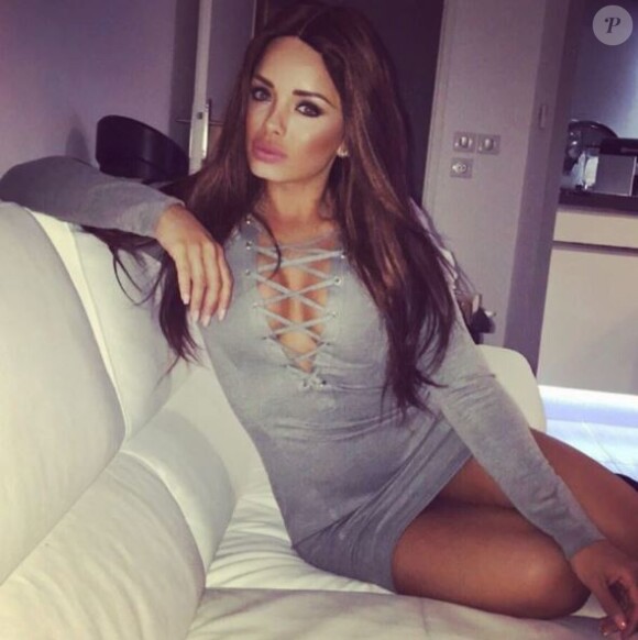 Aurélie Preston des "Anges 8" en petite robe sexy sur Instagram