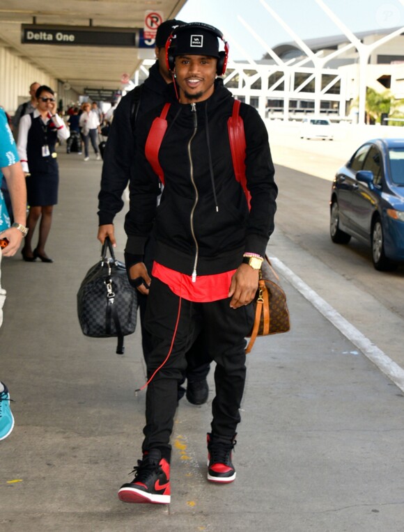 Le chanteur Trey Songz arrive à l'aéroport de LAX à Los Angeles pour prendre l’avion, le 5 octobre 2015