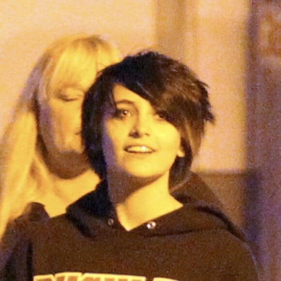 Paris Jackson et sa mere Debbie Rowe font des activités ensemble avant de diner chez Hana Sushi a Temecula, le 4 mai 2013.