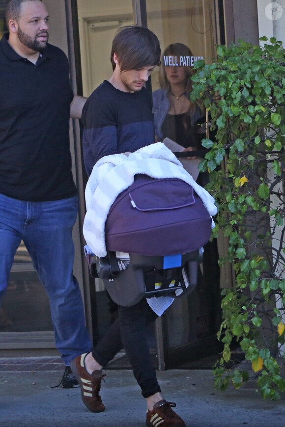 Louis Tomlinson et Briana Jungwirth emmènent leur nouveau né pour la première fois chez le pédiatre à Los Angeles, le 26 janvier 2016.