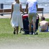 Exclusif - Ivanka Trump et son mari Jared Kushner se promènent à Brooklyn Bridge avec leurs enfants Arabella et Joseph à New York le 26 juin 2016.