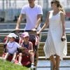 Exclusif - Ivanka Trump et son mari Jared Kushner se promènent à Brooklyn Bridge avec leurs enfants Arabella et Joseph à New York le 26 juin 2016.