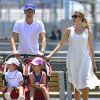 Exclusif - Ivanka Trump et son mari Jared Kushner se promènent à Brooklyn Bridge avec leurs enfants Arabella et Joseph à New York le 26 juin 2016.