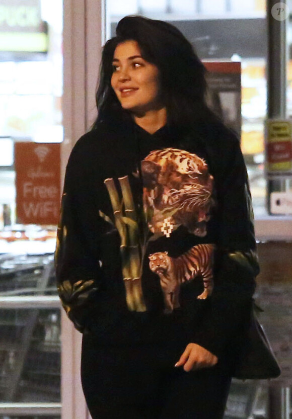 Kylie Jenner, sans maquillage, fait des courses à Los Angeles le 26 juin 2016.