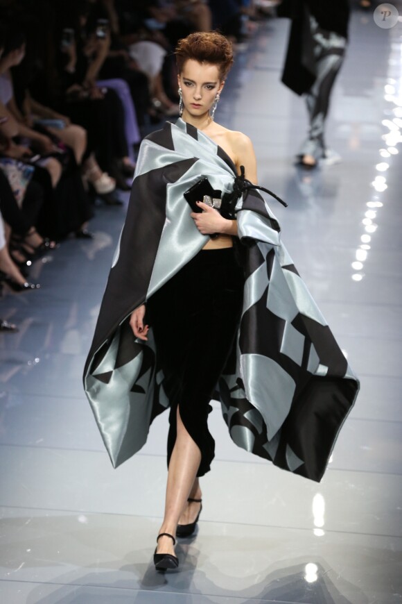 Défilé Giorgio Armani Privé (collection Haute Couture automne-hiver 2016/17) au Palais de Chaillot à Paris, France, le 5 juillet 2016.
