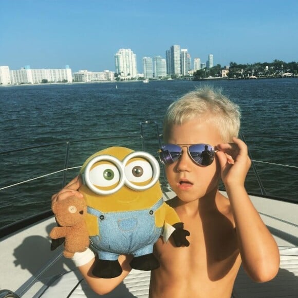 Le petit Jaxon Bieber en vacances avec son grand frère Justin à Miami le 5 juillet 2016
