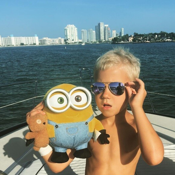 Le petit Jaxon Bieber en vacances avec son grand frère Justin à Miami le 5 juillet 2016