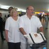 Debbie Rowe et son fiancé Marc Schaffel, en compagnie du jeune chanteur belge Ian Thomas dont ils sont les managers, arrivent à l'aéroport de Sao Paulo au Brésil, le 26 août 2014