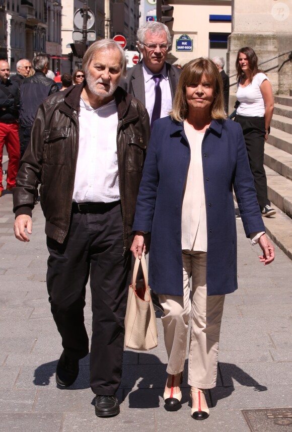 Jean-Jacques Debout et sa femme Chantal Goya - Obsèques du comédien et parolier Roger Dumas en l'église Saint-Roch à Paris le 7 juillet 2016.
