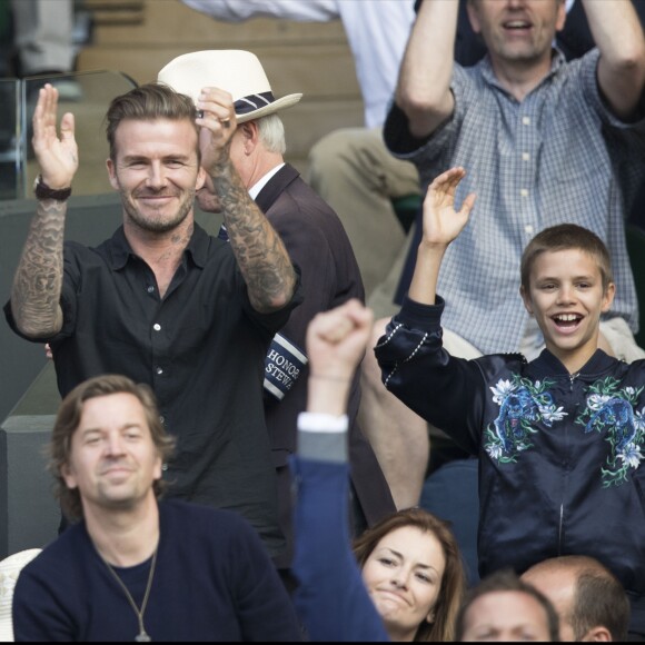 David Beckham et ses enfants Cruz et Romeo dans les tribunes du tournoi de Wimbledon le 6 juillet 2016. © Stephen Lock/i-Images via ZUMA Wire / Bestimage