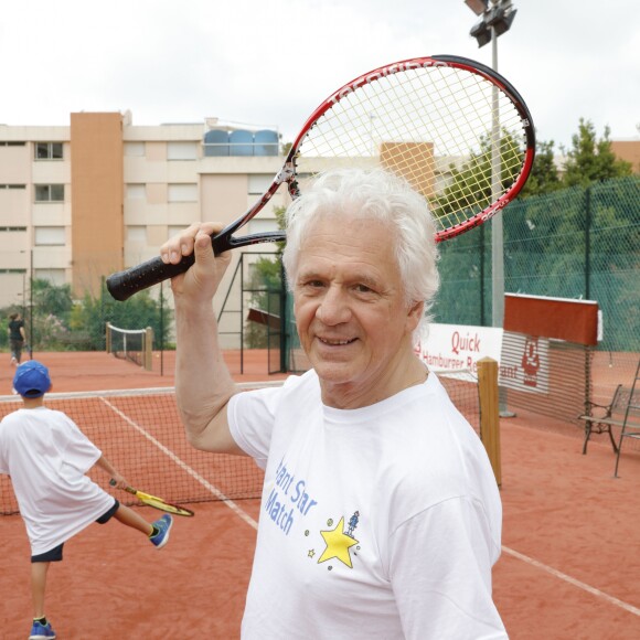 Gérard Lenorman - People à la journée de l'association "Enfant Star & Match" au Tennis de la Roseraie à Antibes le 8 juillet 2016. Née à Antibes il y a 10 ans, l'association Nationale Enfant Star et Match a pour but d'amener les enfants gravement malades à la pratique du Sport.