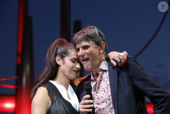 Elisa Tovati et Tex - Concert lors de la journée de l'association "Enfant Star & Match" à la Pinède de Juan Les Pins le 8 juillet 2016.