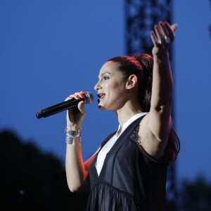 Elisa Tovati - Concert lors de la journée de l'association "Enfant Star & Match" à la Pinède de Juan Les Pins le 8 juillet 2016.